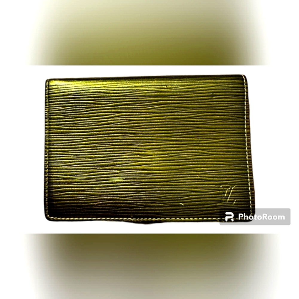 LOUIS VUITTON AUTHENTIC EPI LEATHER CYBER IRIDESCENT OLIVE GRN AGENDA /PASSPORT - Picture 1 of 14